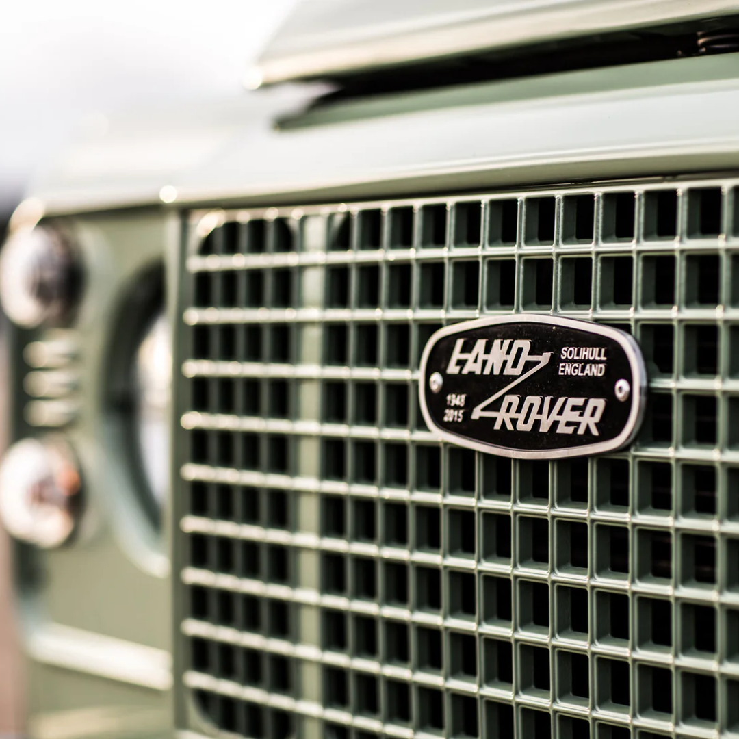 Heritage style grill gloss black